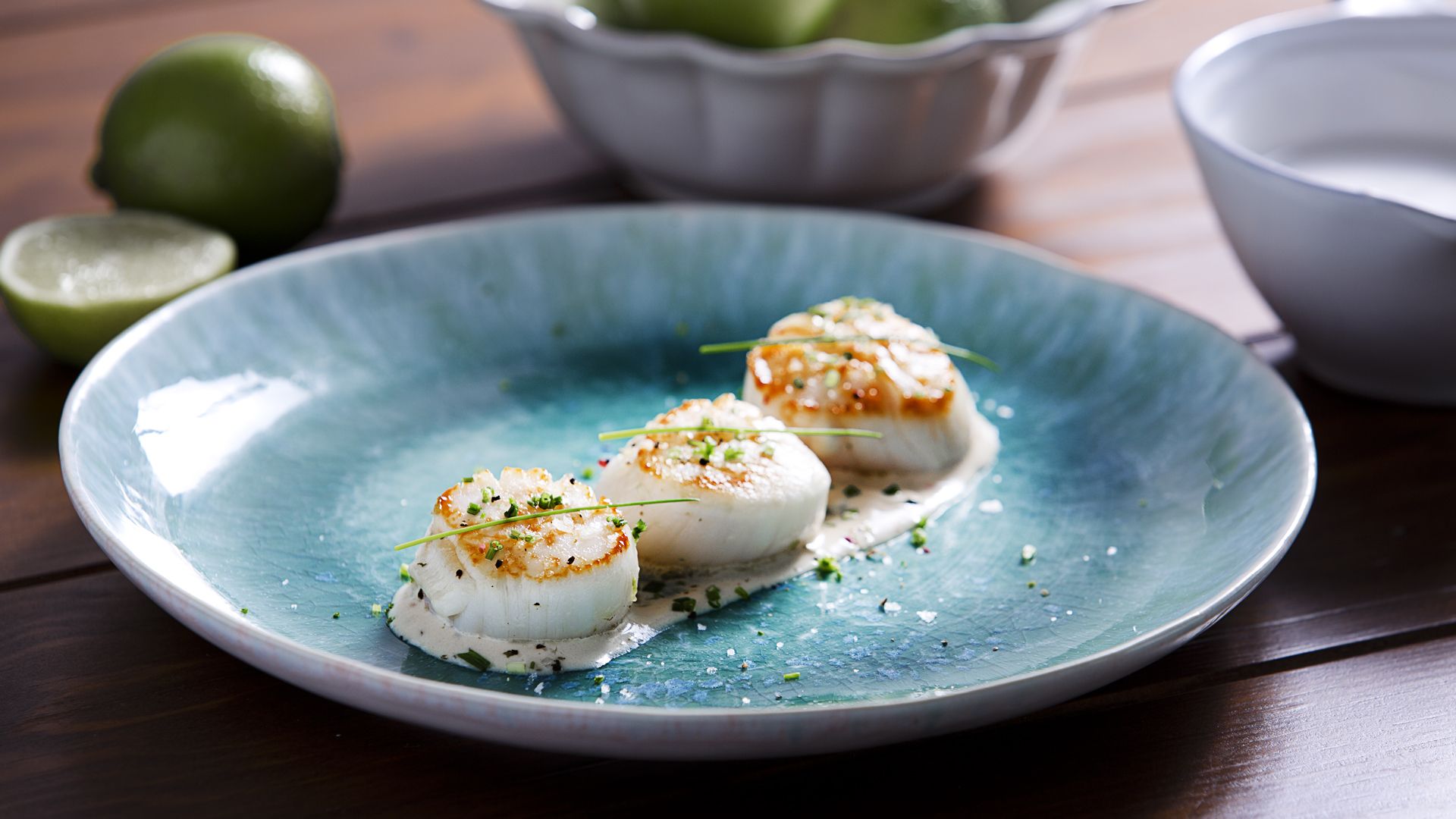Sautéed scallops with coconut, lime and ginger sauce
